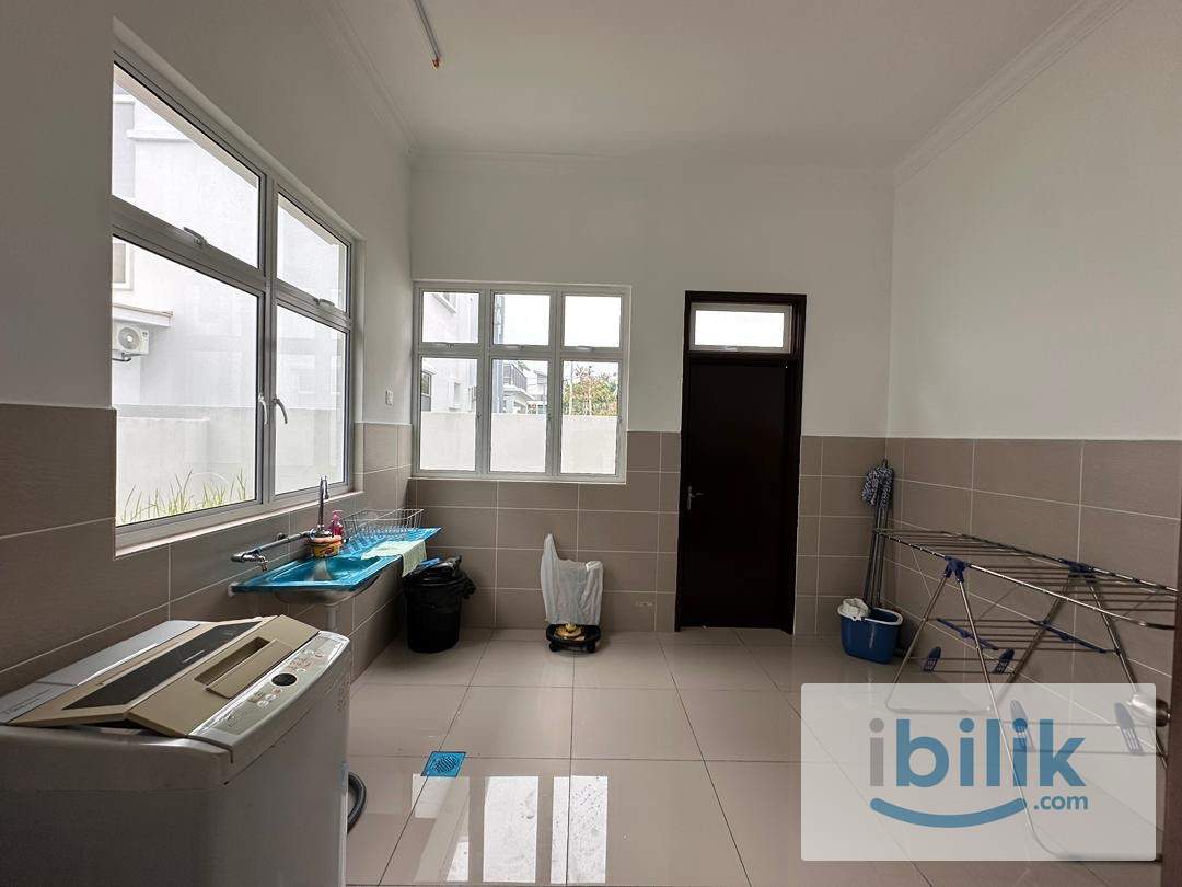 Master Bedroom For Rent - Image 5
