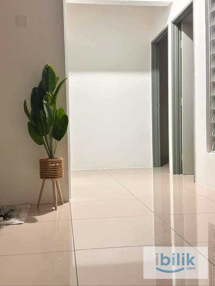 Female Master Bedroom for rent - Image 1