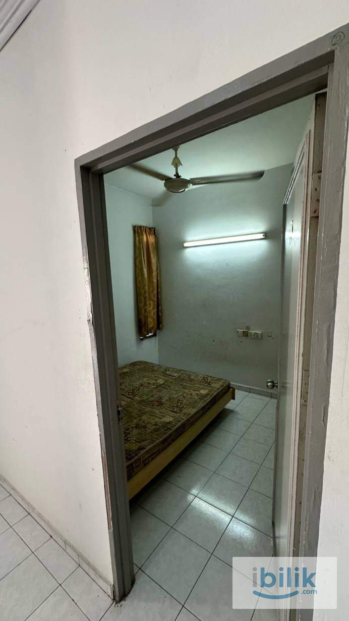 MIDDLE ROOM N-PARK CONDOMINIUM BATU UBAN - Image 1