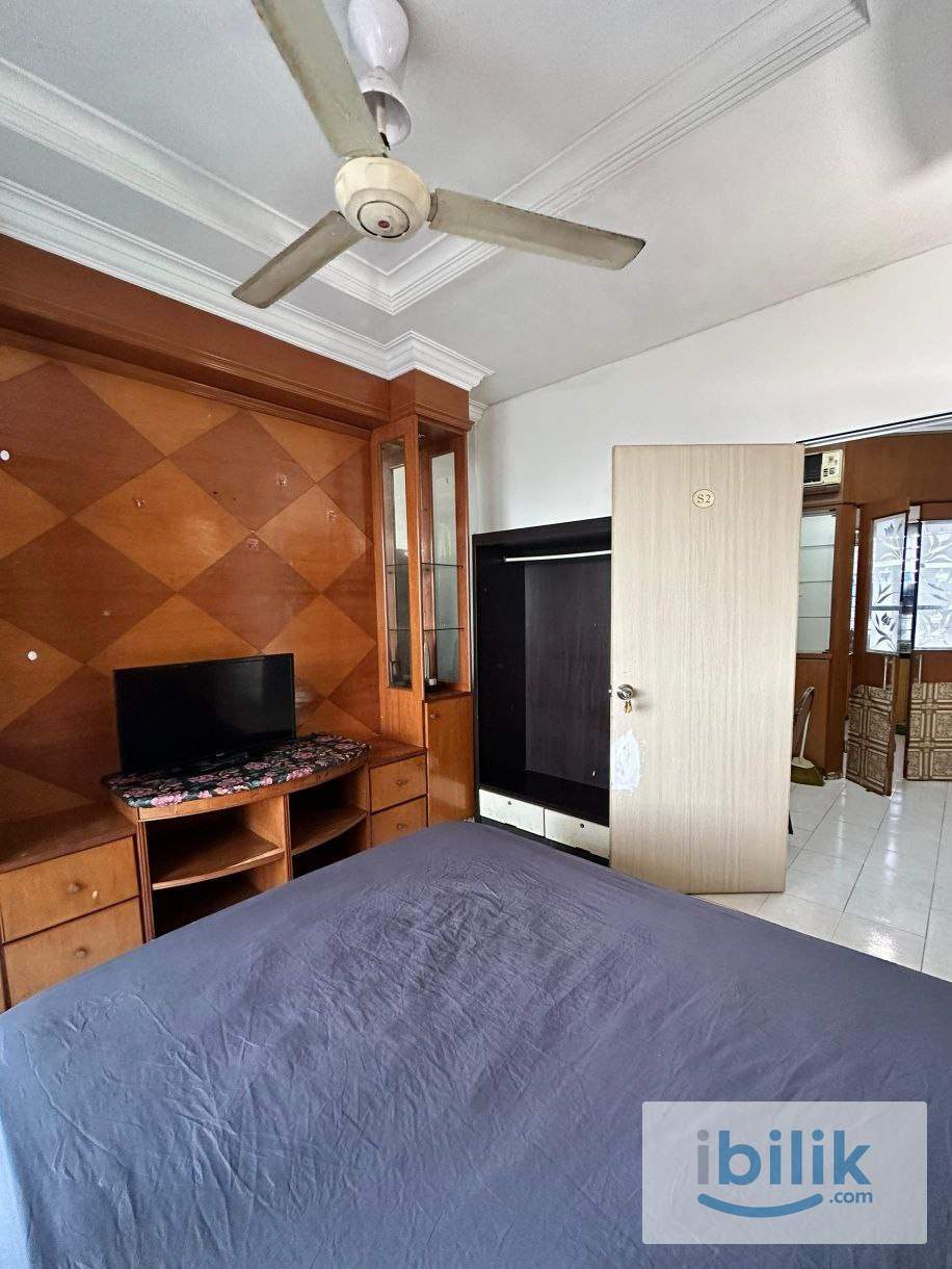 MIDDLE ROOM N-PARK CONDOMINIUM BATU UBAN - Image 1
