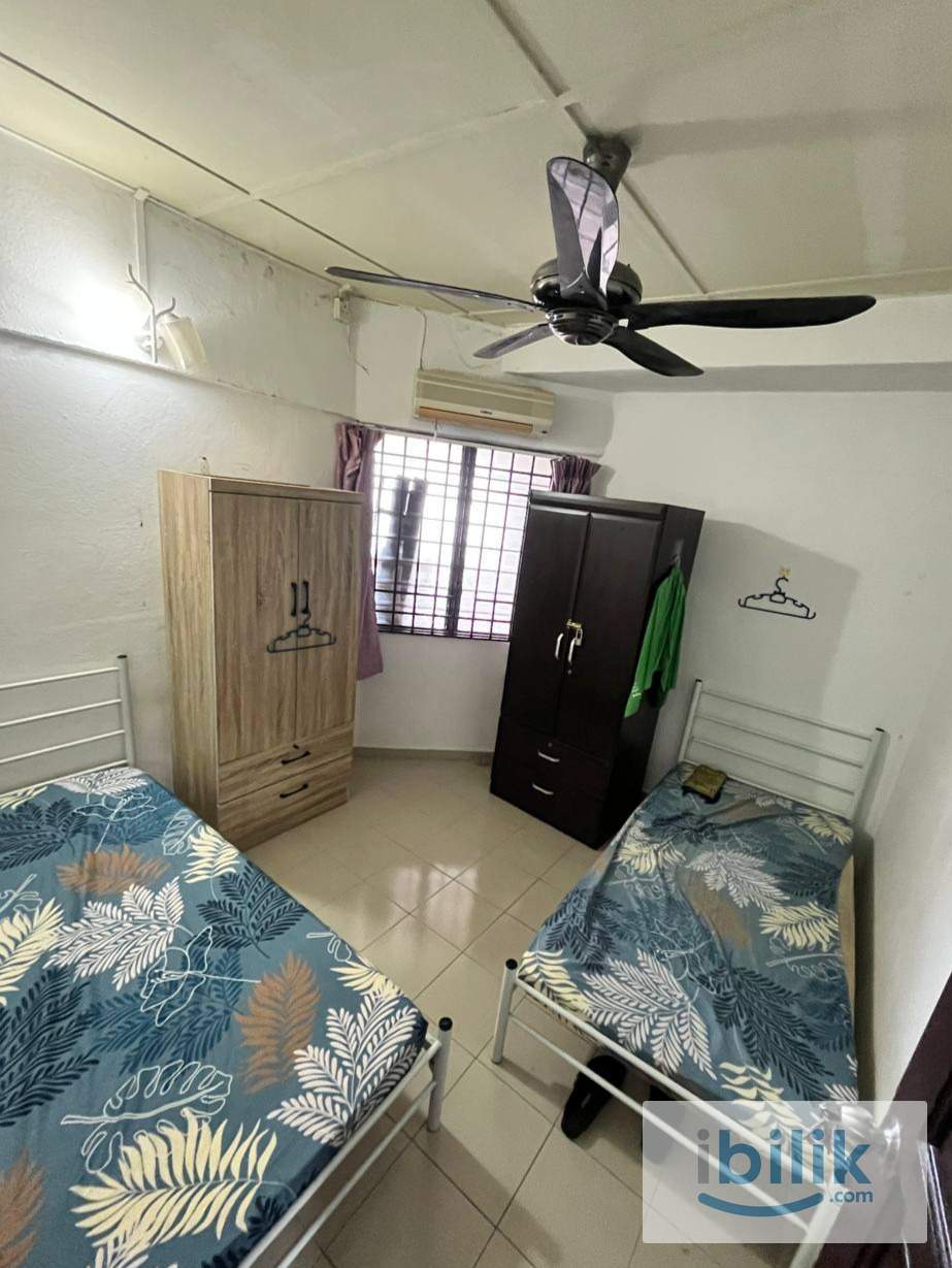 MASTER BEDROOM TAMAN PEKAKA SUNGAI DUA - Image 1