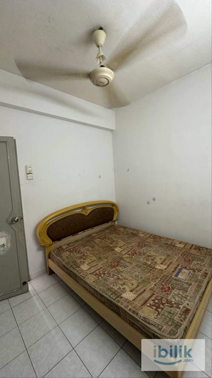 MIDDLE ROOM N-PARK CONDOMINIUM BATU UBAN - Image 1