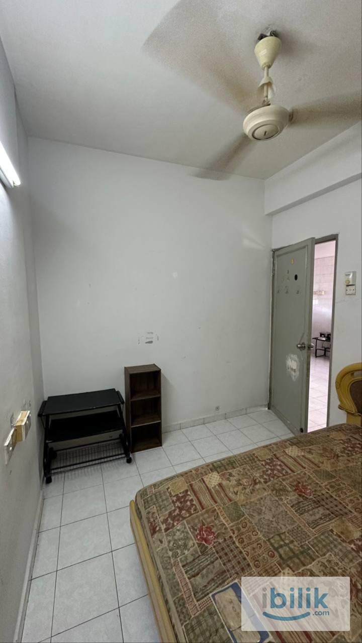 MIDDLE ROOM N-PARK CONDOMINIUM BATU UBAN - Image 4