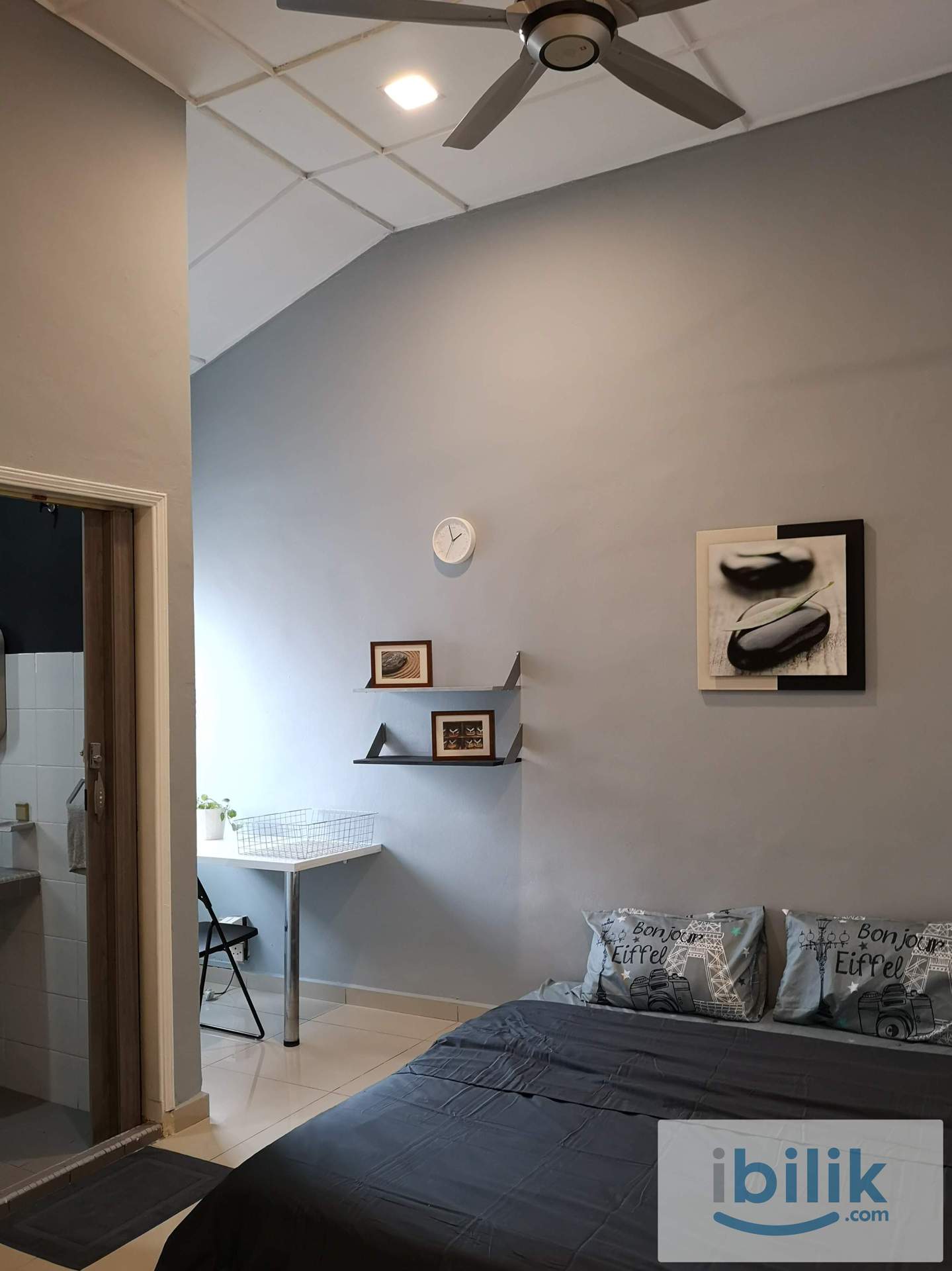Middle Room For Rent - Image 1