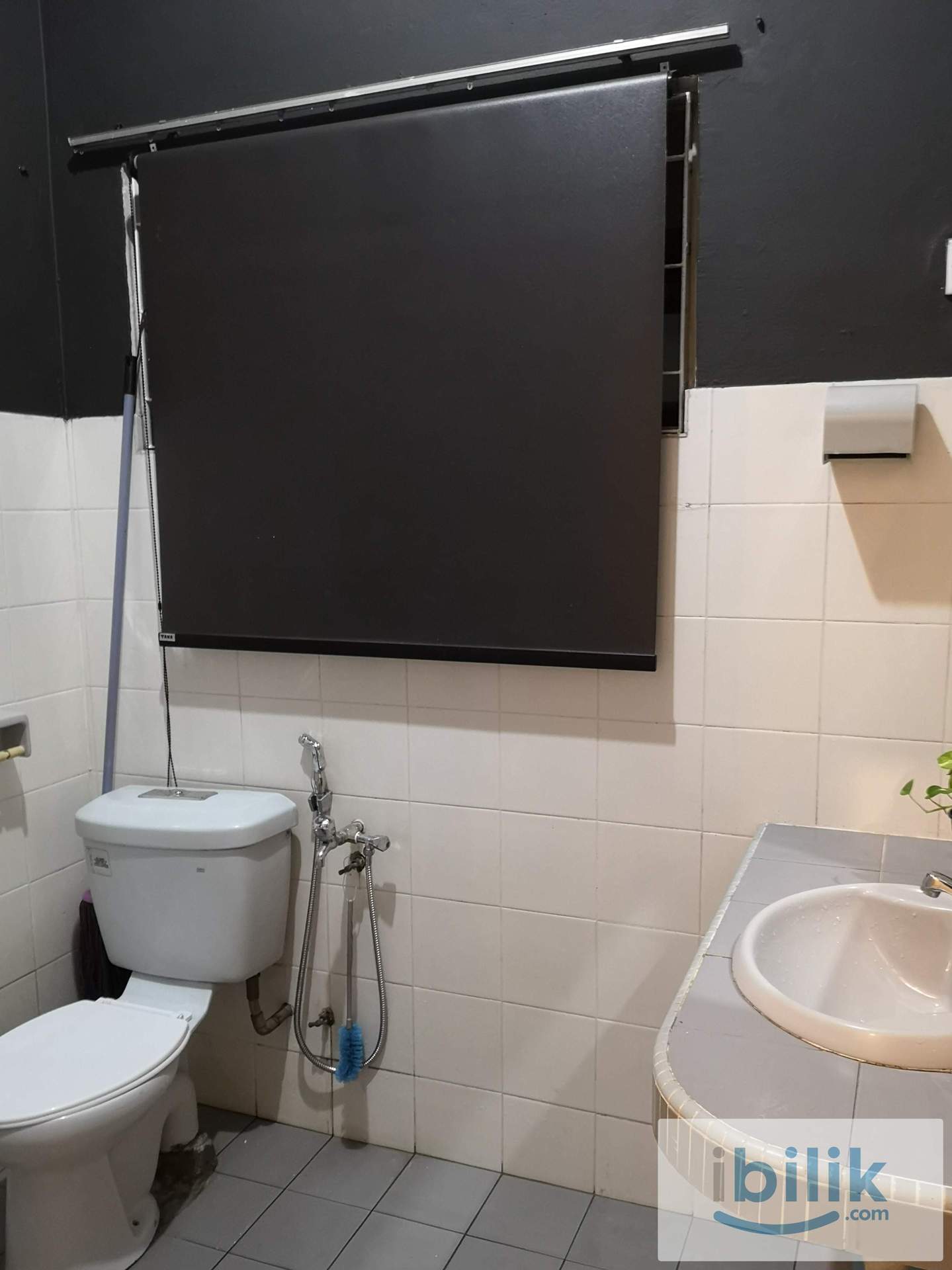 Middle Room For Rent - Image 3
