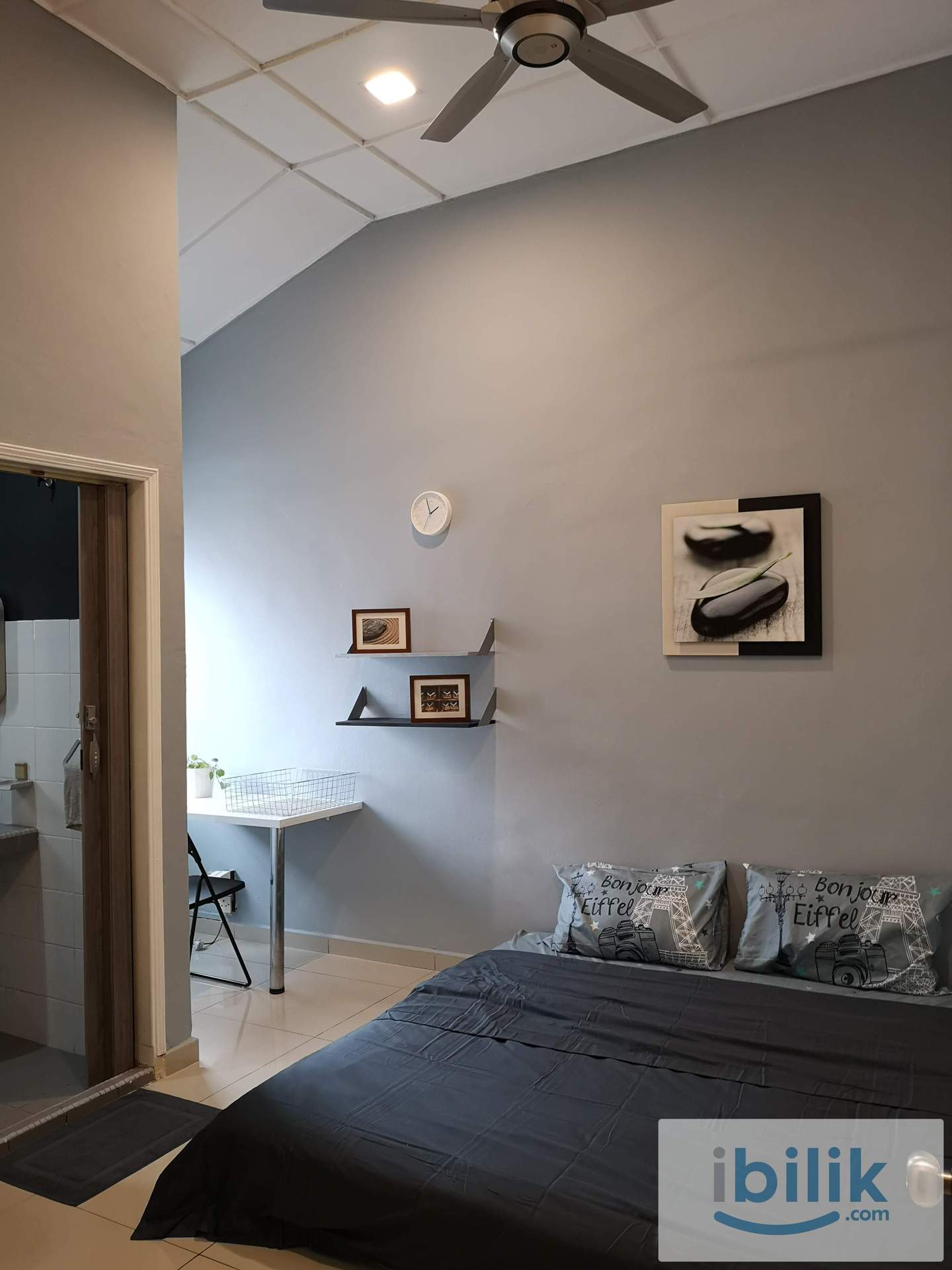 Middle Room For Rent - Image 1