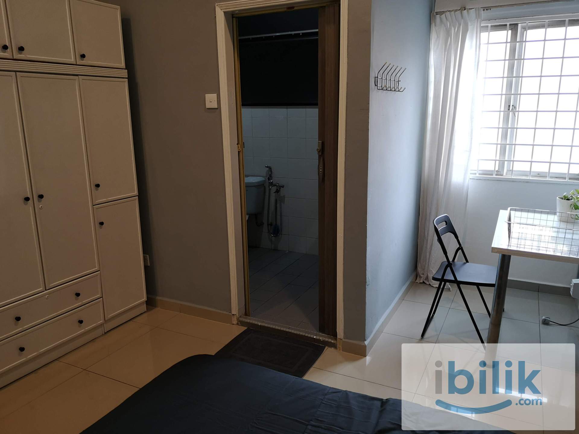 Middle Room For Rent - Image 2