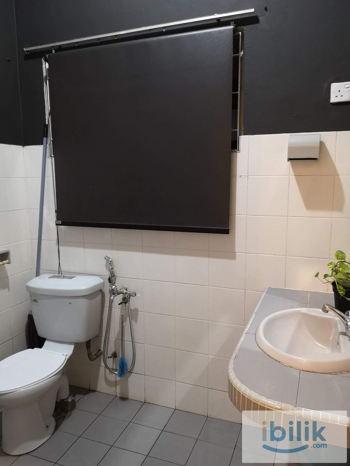 Middle Room For Rent - Image 3