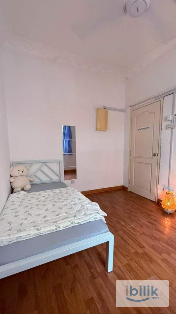 Medium Room For Rent RM600 | Weekly Cleaning | Fully Furnished | Setia Alam - Image 1