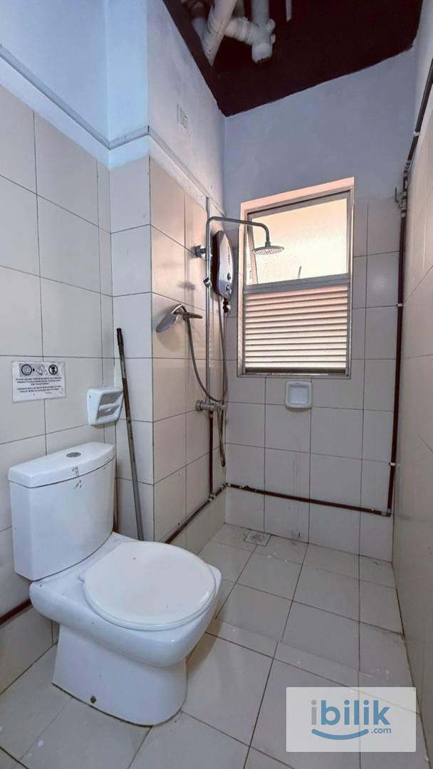 Medium Room RM580 | Weekly Cleaning | Fully Furnished | Setia Alam | Move In Now - Image 3