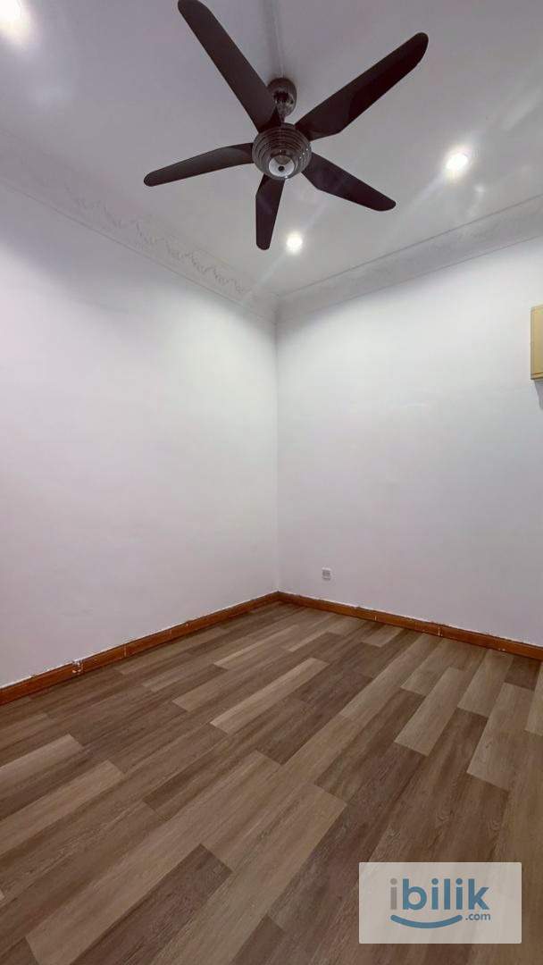 Medium Room RM580 | Weekly Cleaning | Fully Furnished | Setia Alam | Move In Now - Image 6