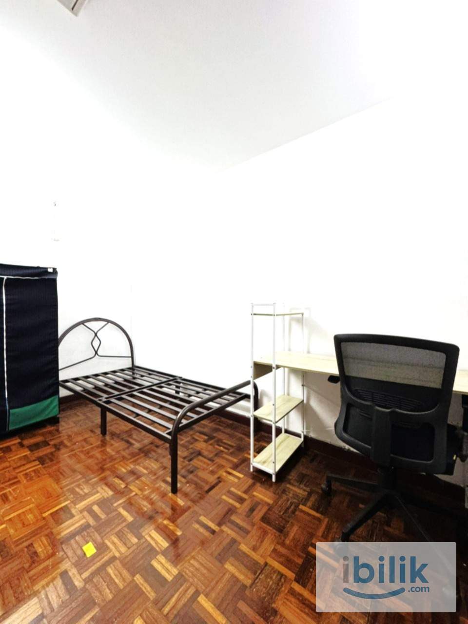 500m walk to MRT bandar utama @room available - Image 1