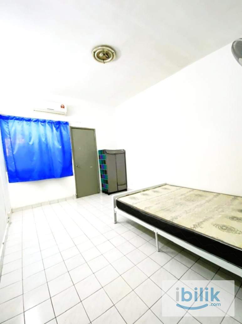 350m walk to One Utama @Middle room to rent - Image 1