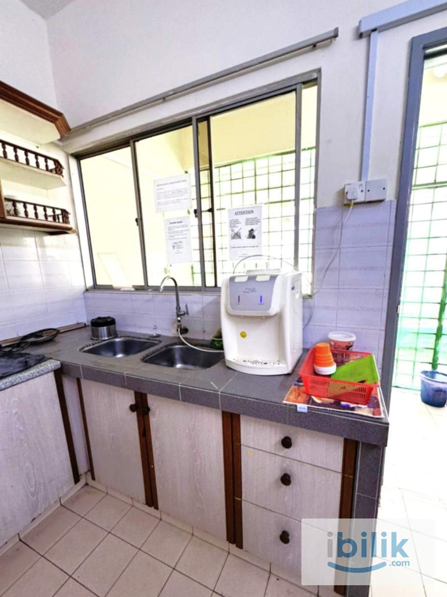 350m walk to One Utama @Middle room to rent - Image 3