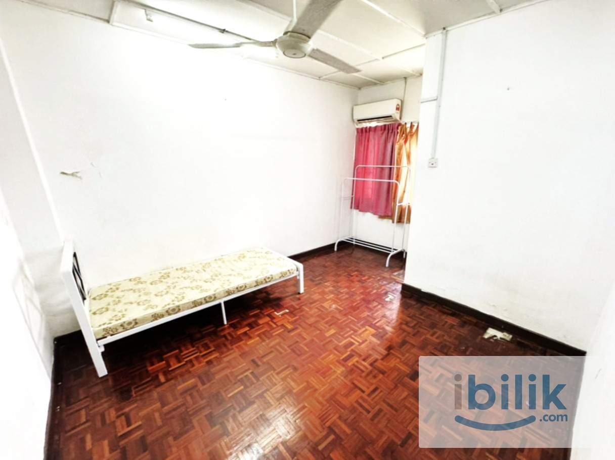 🏠TTDI Middle Room Available For Rent 🏠 - Image 1