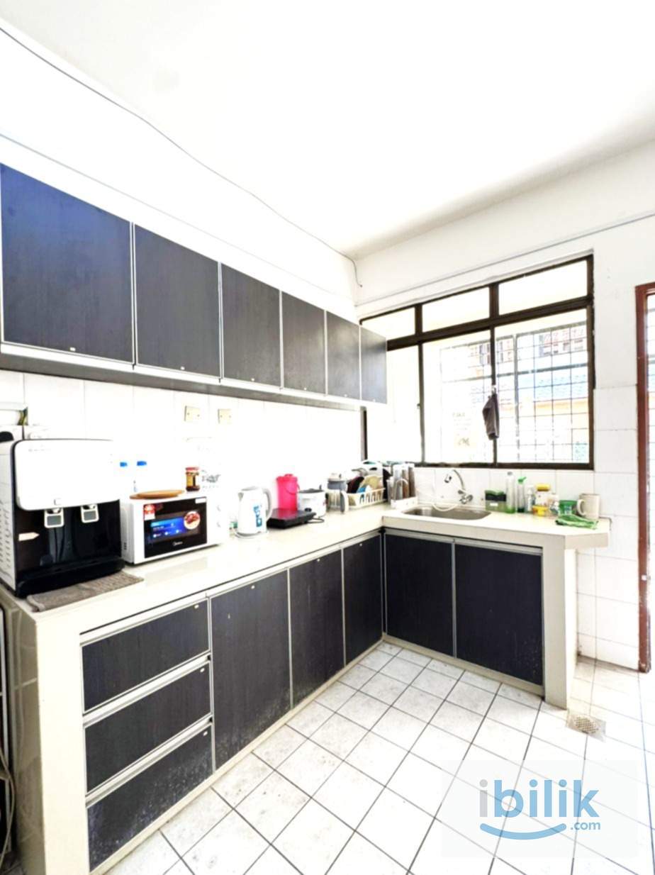 🏠5 mins drive to One Utama Mall @Room Available For Rent 🏠 - Image 1