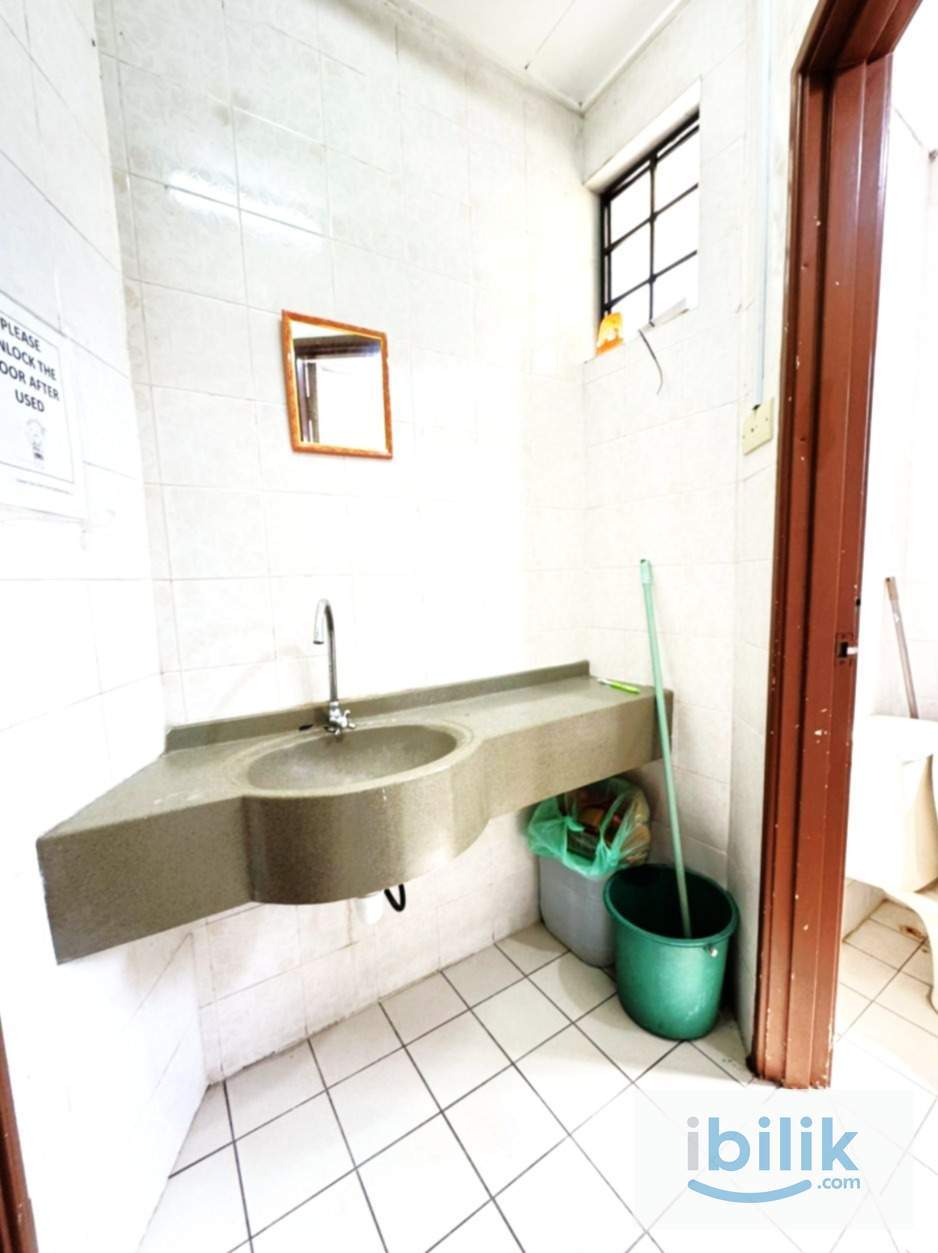 🏠5 mins drive to One Utama Mall @Room Available For Rent 🏠 - Image 3