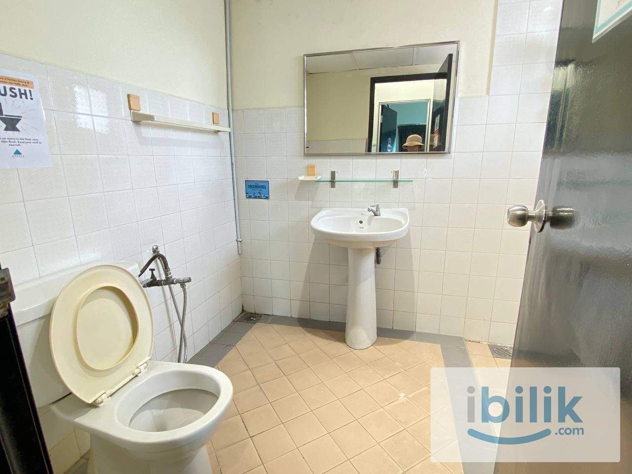 Zero Deposit Master Room for rent at Bistari Condominium - Image 1