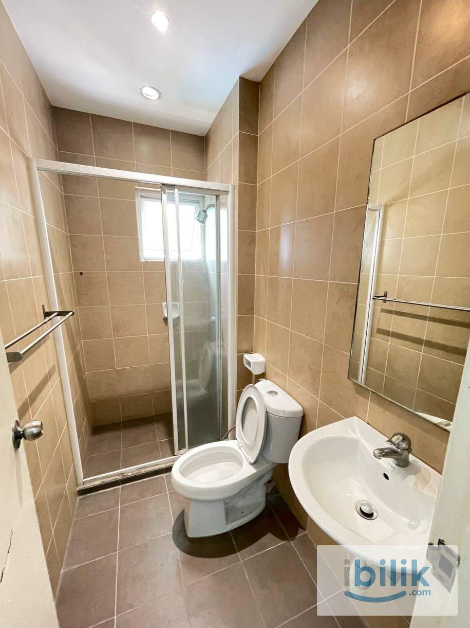Cozy Master Room for 2 pax | Zero Deposit | Walking distance to Ampang Park LRT - Image 1