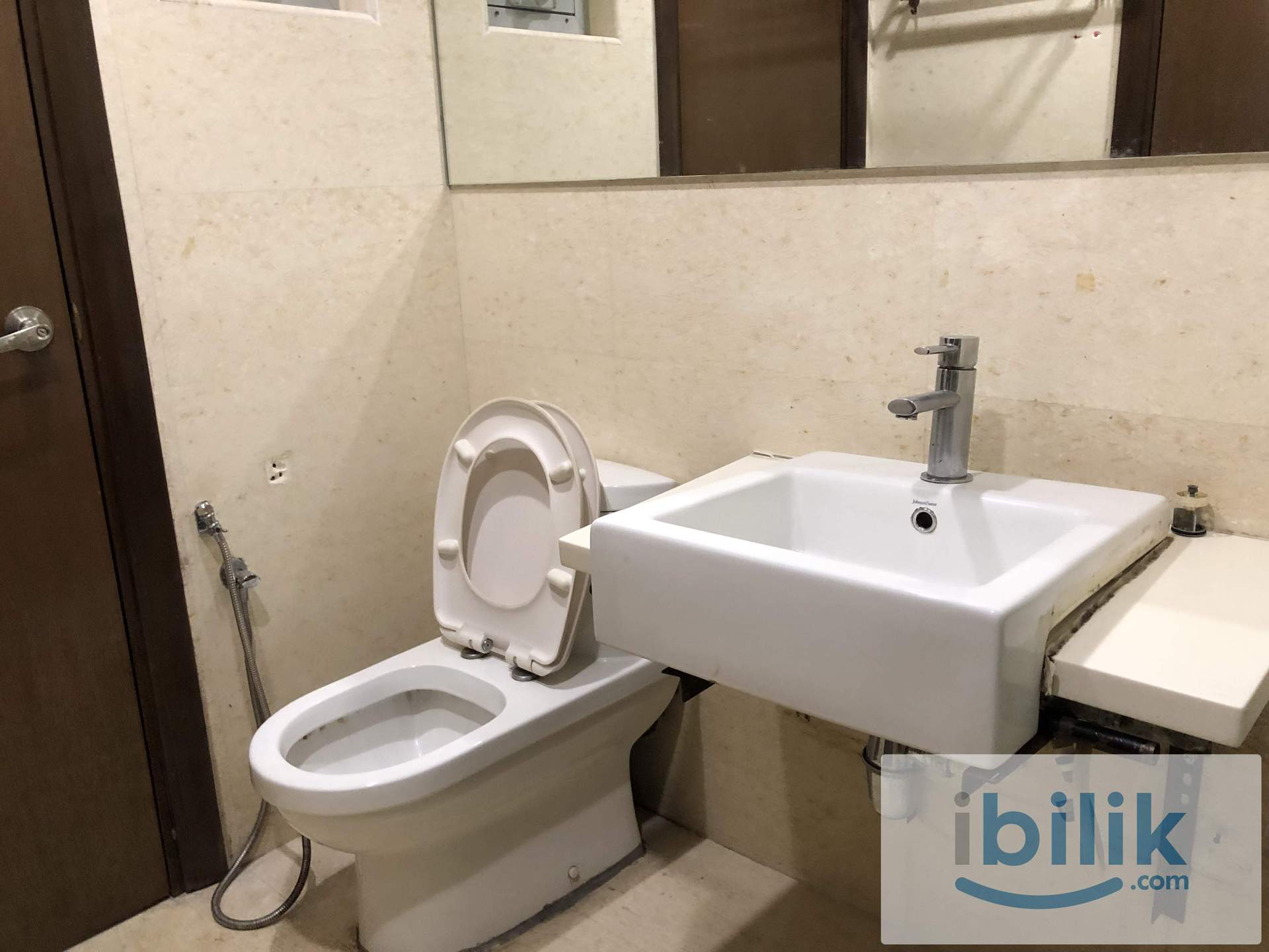 Zero Deposit Master Room for rent at Regalia - Image 5