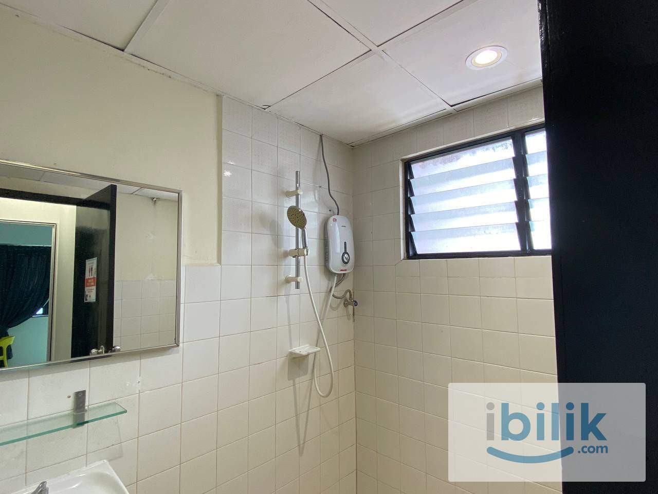 Zero Deposit Medium Room for rent at Bistari Condominium - Image 1