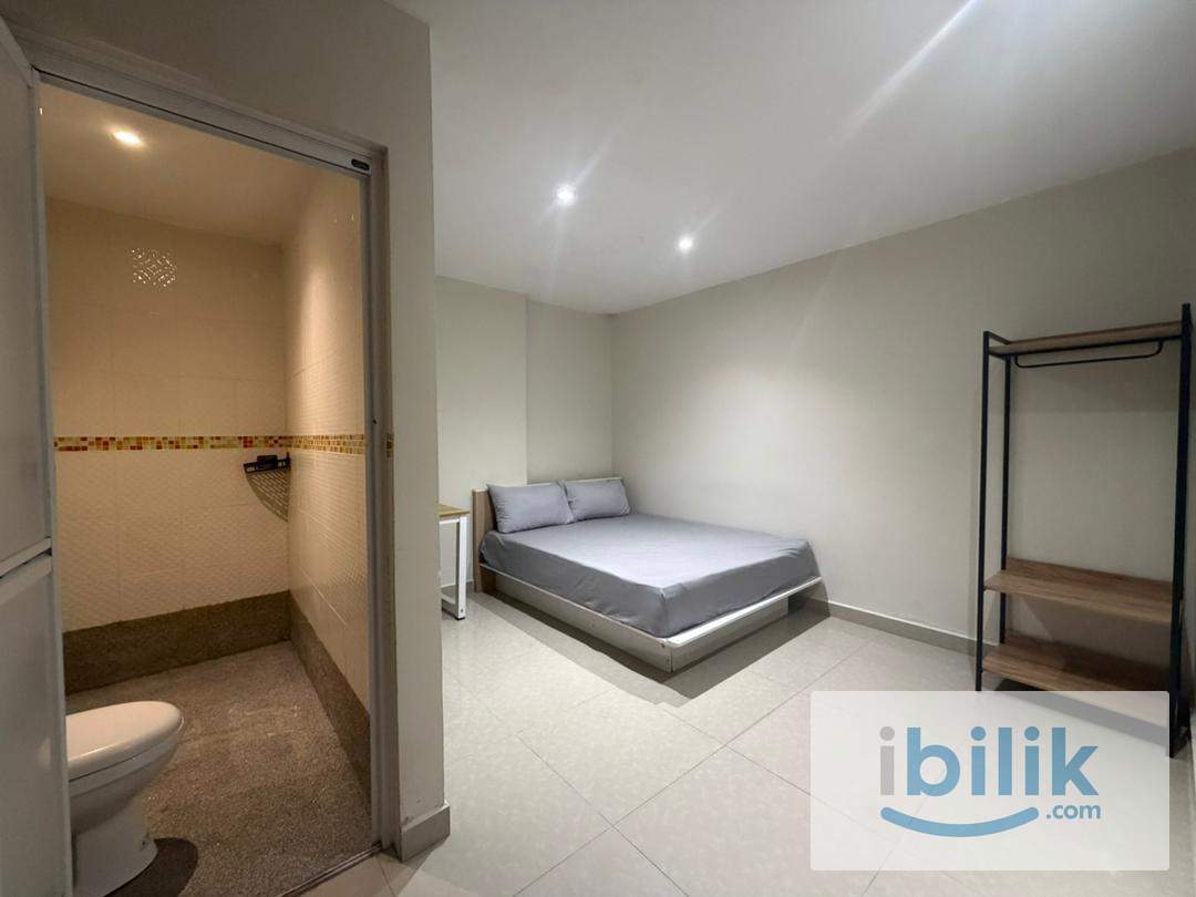 🔥No Deposit 🚆5 Min Walk to Monorail & MRT Bukit Bintang 🛍️5min walk to Sungei Wang, Times Square 🏢Room w/ Private Toilet - Image 1