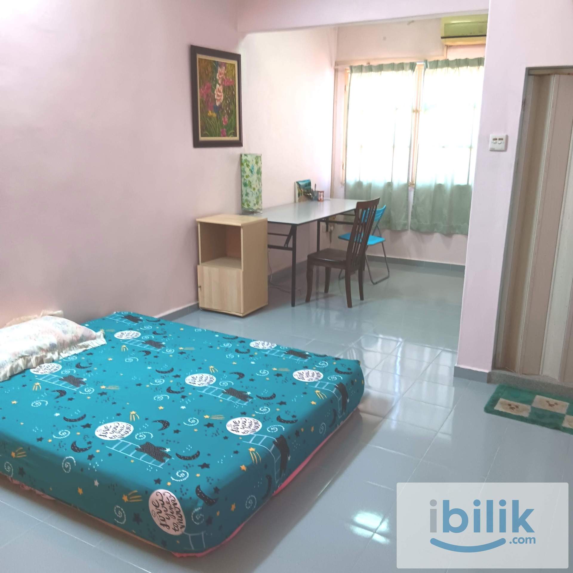 Large Middle Room-Penang Island - Image 1