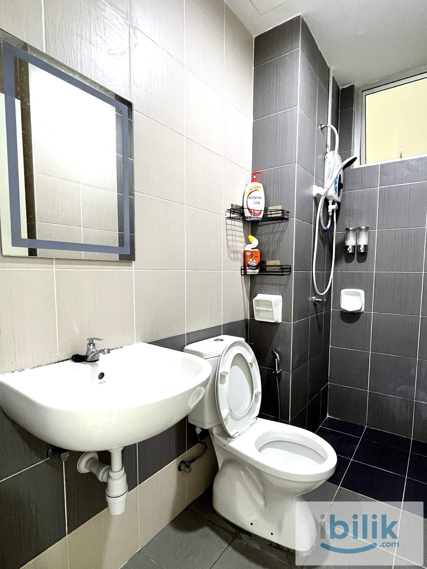 Master Room on Sungai Ara - Image 3