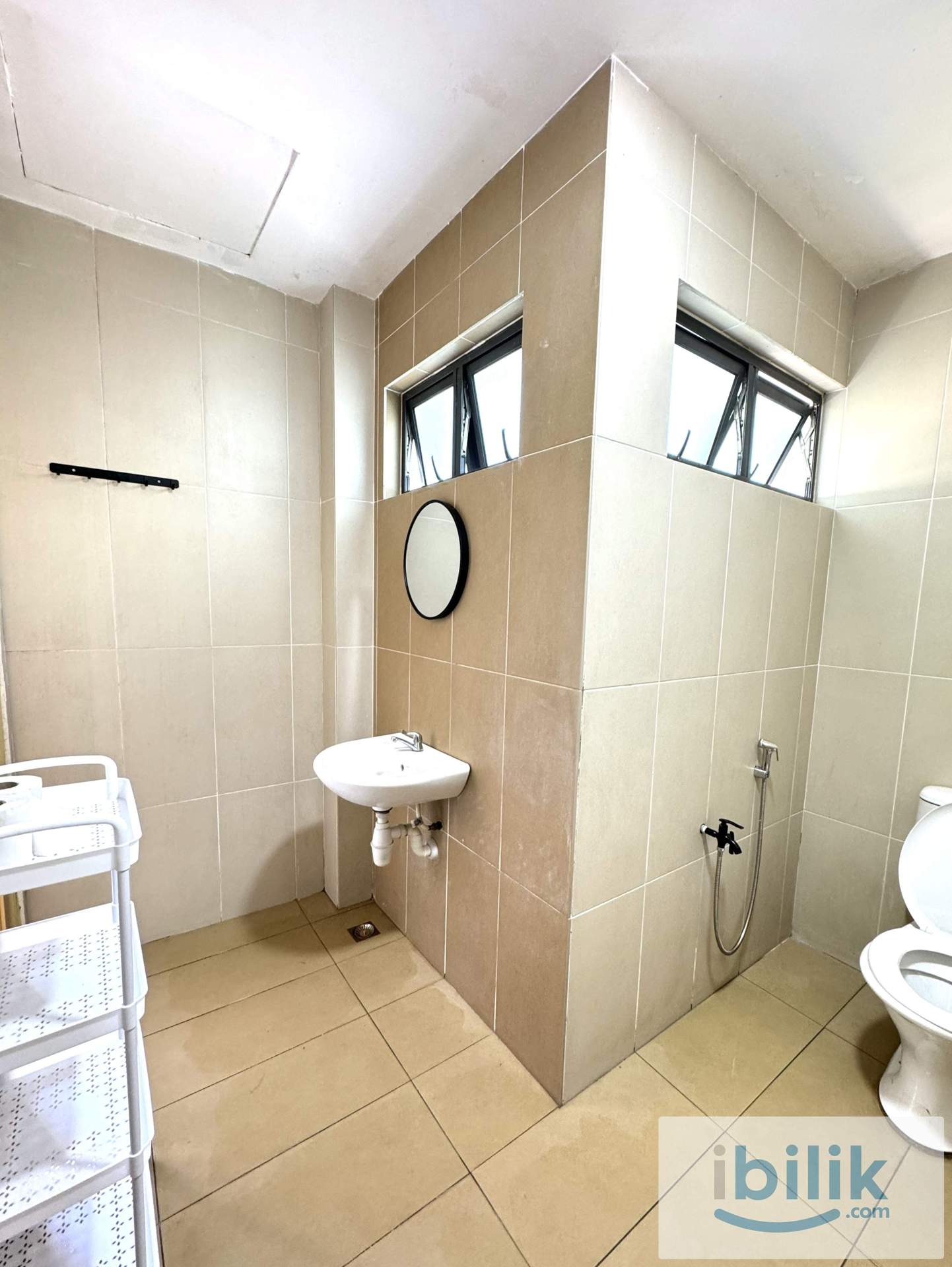 Single Room - Image 8