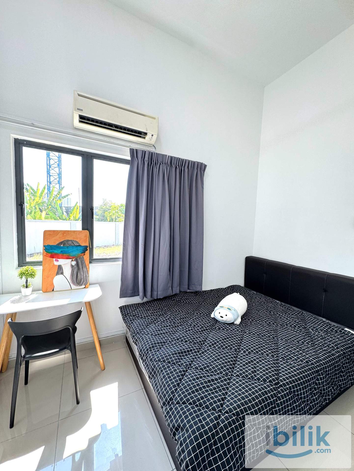 Medium Room - Image 1