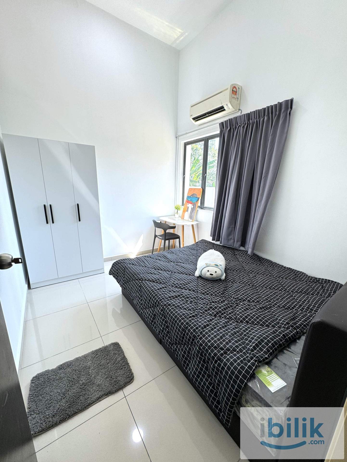 Medium Room - Image 2