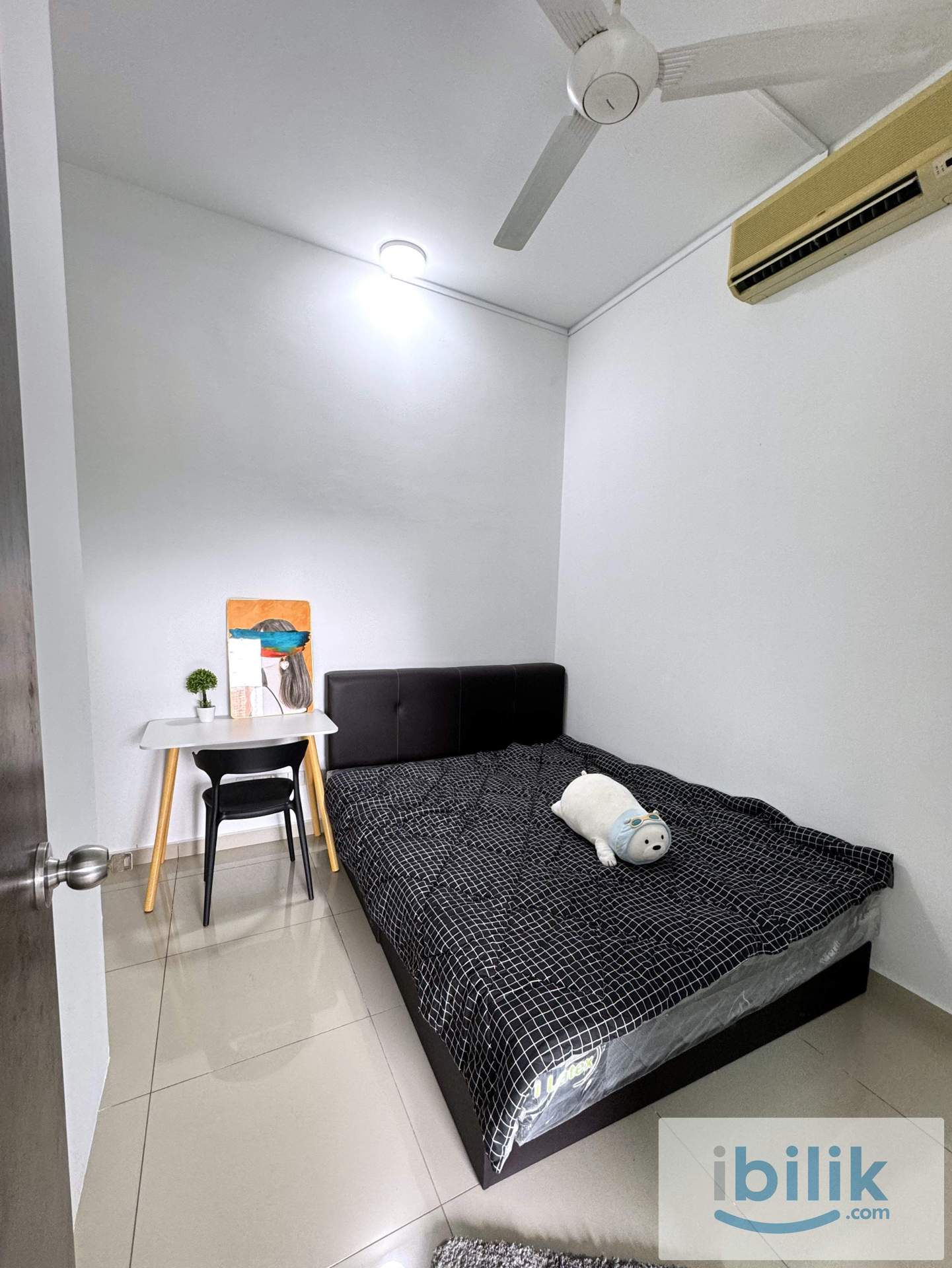 Medium Room - Image 3