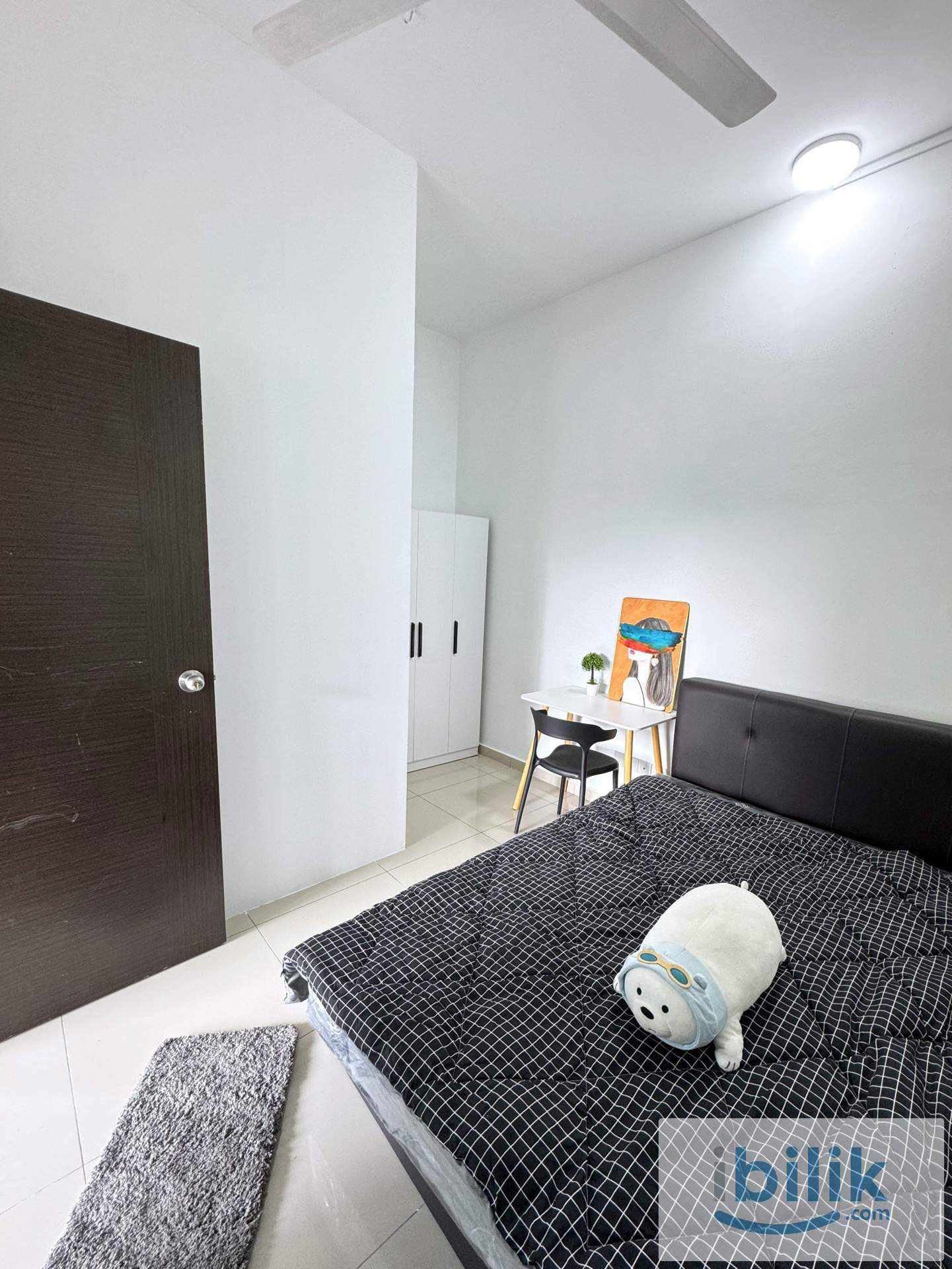 Medium Room - Image 4