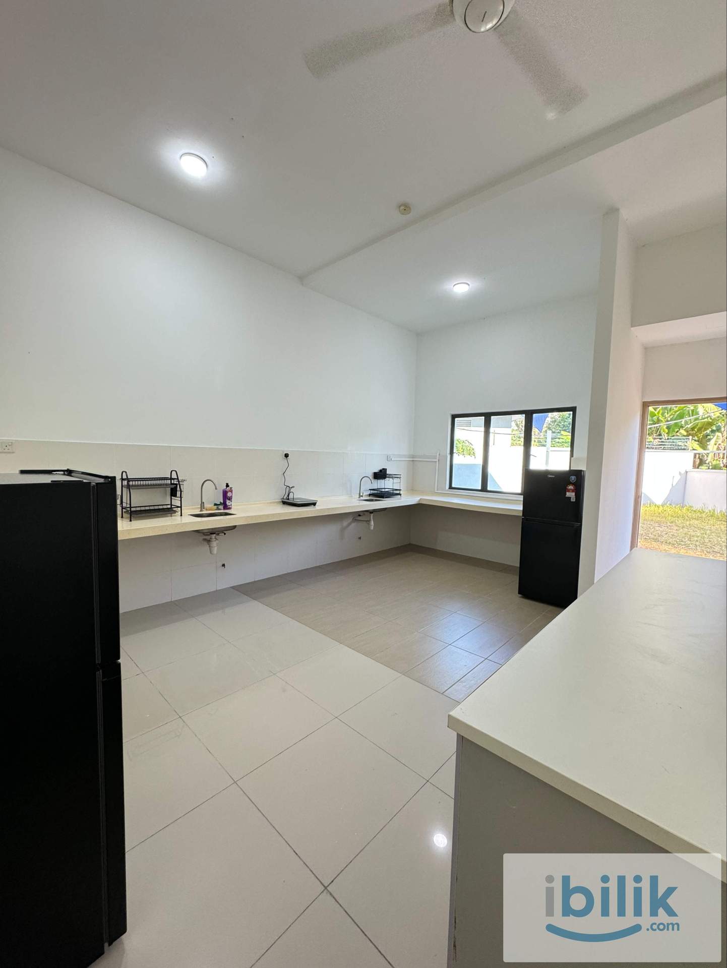 Medium Room - Image 6