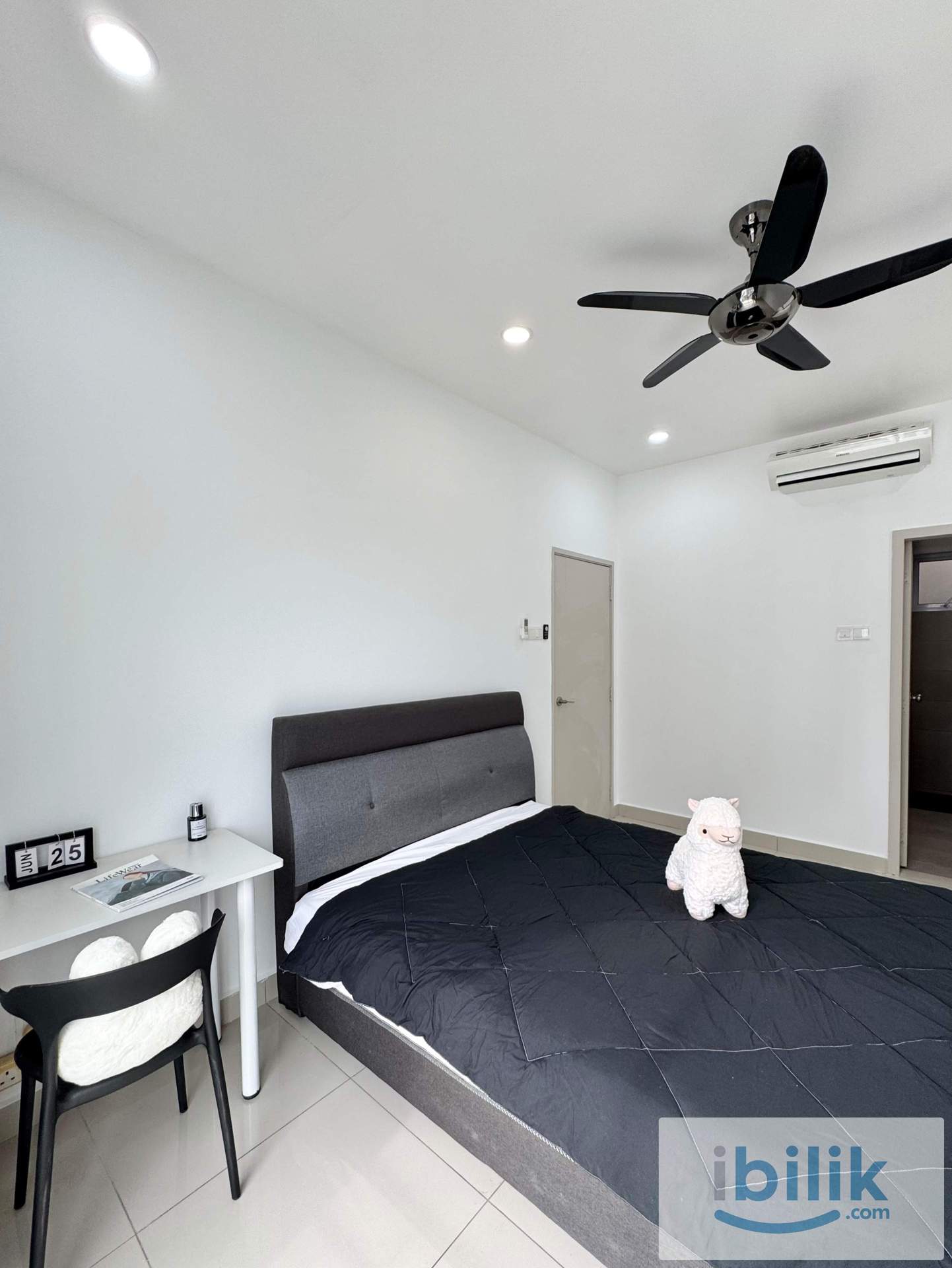 Master Room - Image 2