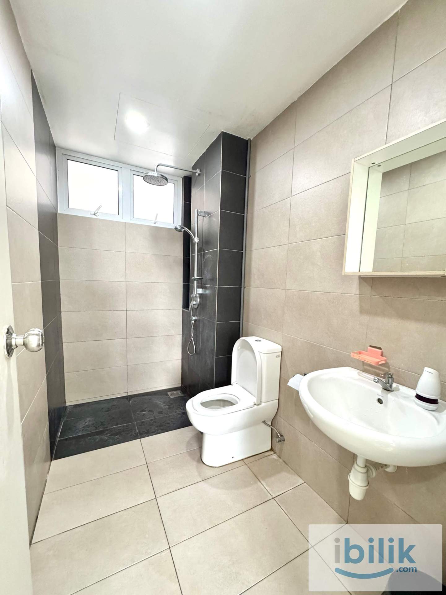 Master Room - Image 3