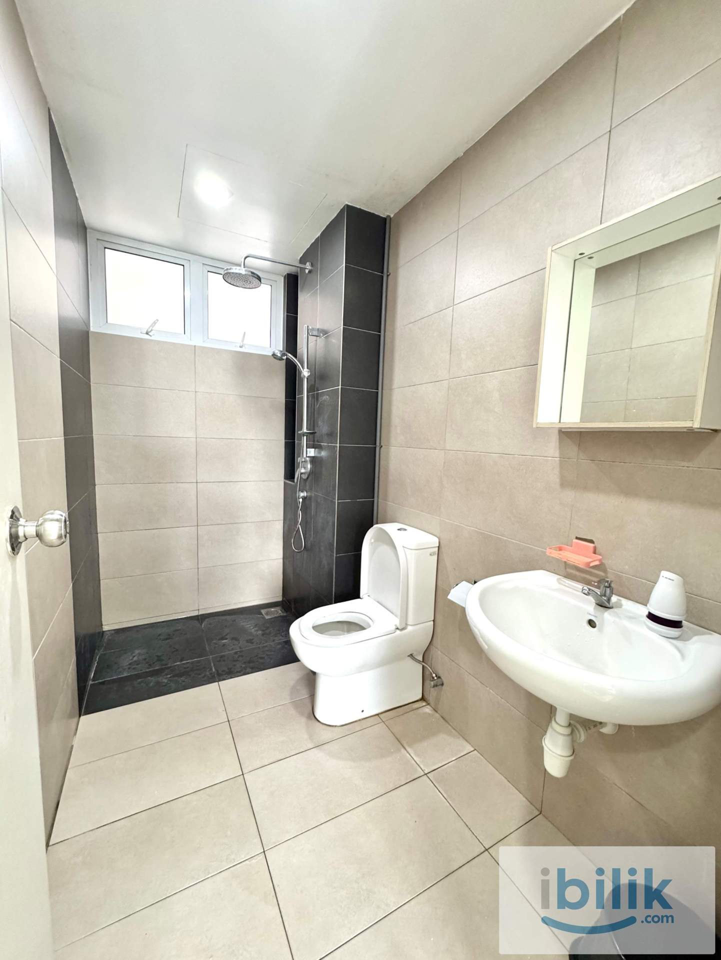 Master Room On Sungai Ara - Image 3