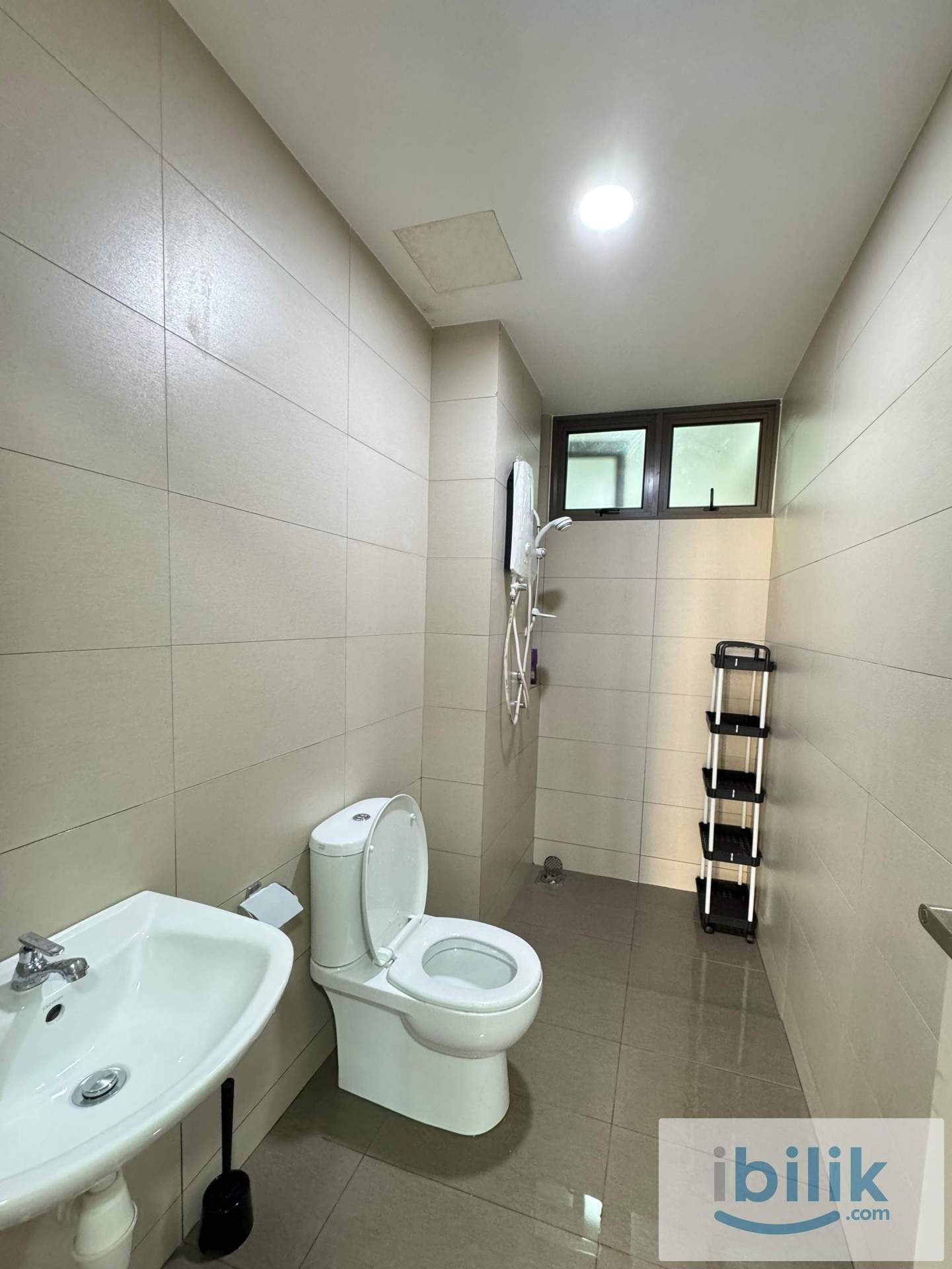 Medium Room On Skycube Sungai Ara - Image 3