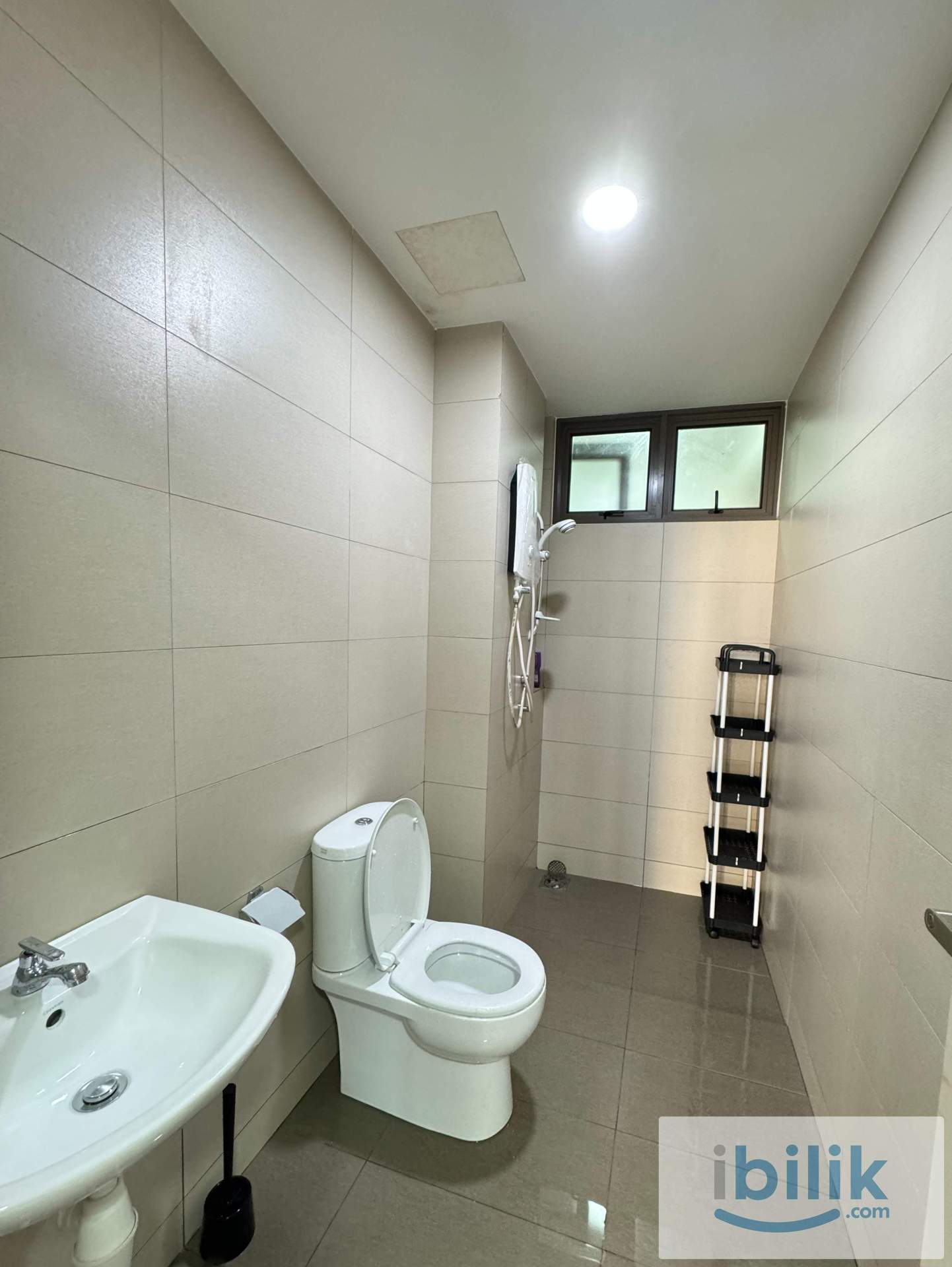 Single Room on Sungai Ara - Image 3