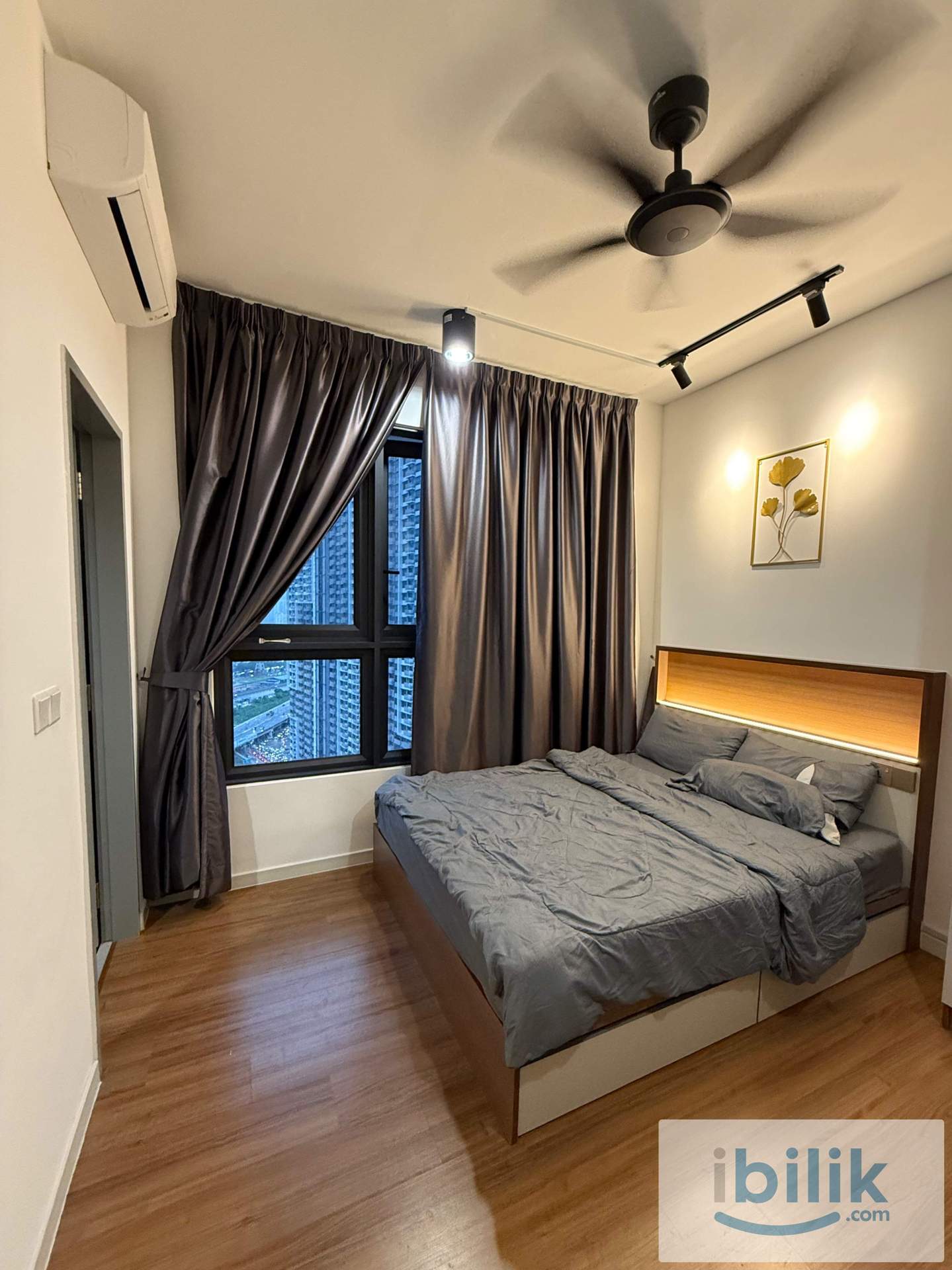 Middle Room - Image 1