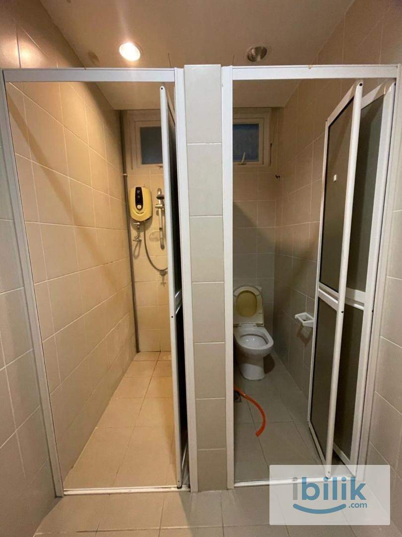Spacious Master Bedroom – Female Sharing (RM400) Non Sharing (Rm750) - Image 8