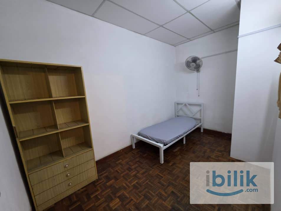 🔥LOW DEPOSIT🔥SS24 PETALING JAYA MIDDLE ROOM FOR RENT🤩🤩Walking Distance To KELANA JAYA LRT STATION🚂🚂🚂   - Image 1
