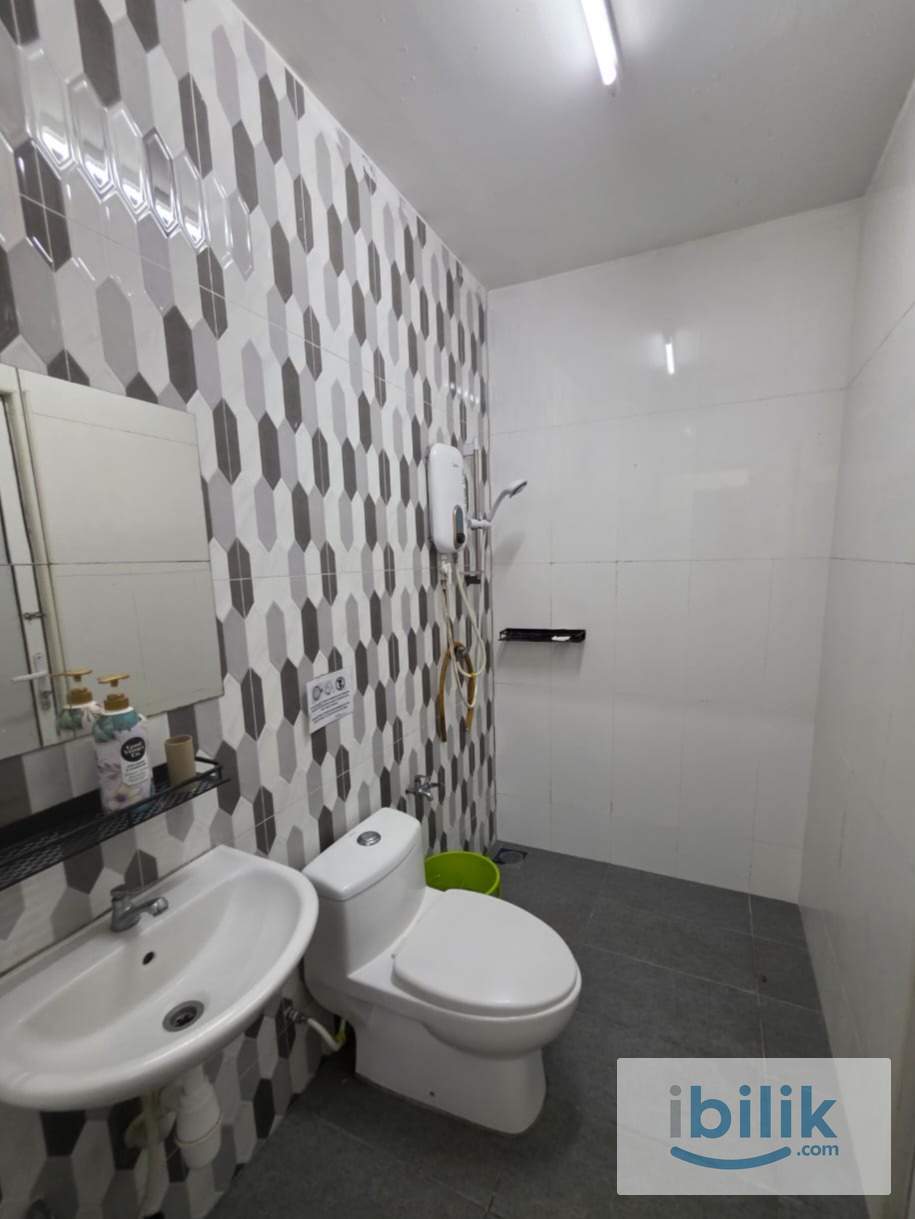 🚈✨ SS24 Aircond Middle Room • WiFi Ready • Low Depo • Near LRT Kelana Jaya! - Image 1