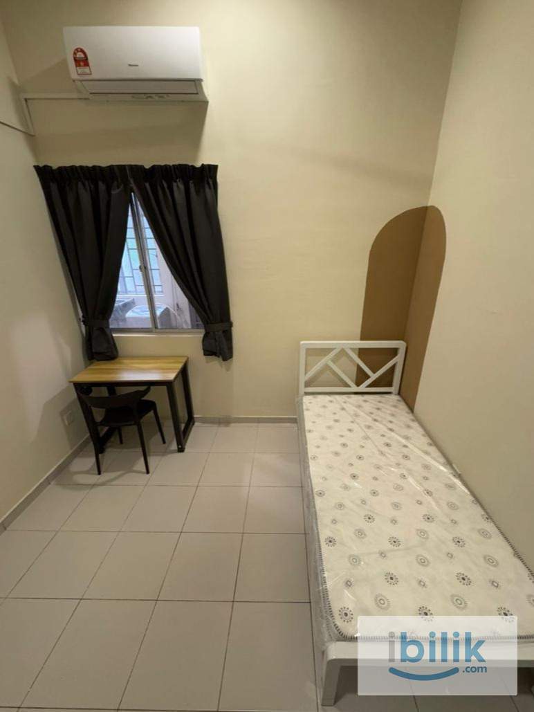 FEMALE ONLY💥LOW DEPOSIT💥SETIA ALAM KLANG SPACIOUS MIDDLE ROOM FOR RENT🔥NEARBY SETIA CITY MALL , TAIPAN , KOSSAN , NIH 🎏🎏 - Image 1