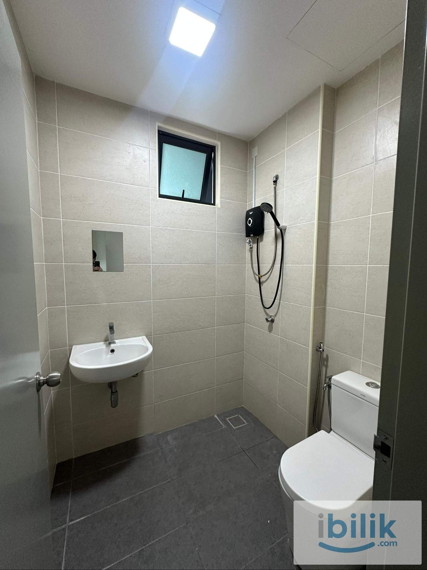 B11 Parkland Cheras MRT Link Bridge | Middle Room for Rent (Female Only) - Image 5
