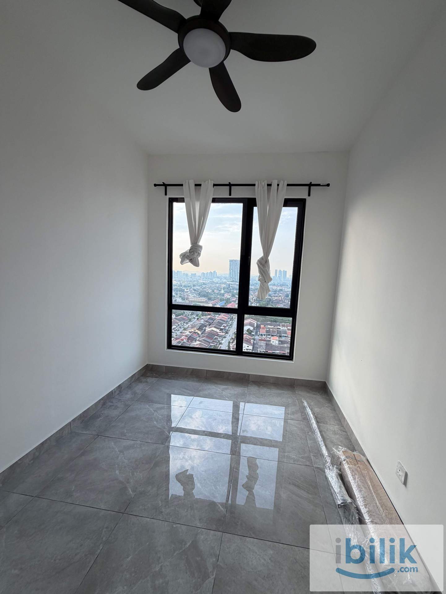 Middle room - Image 1