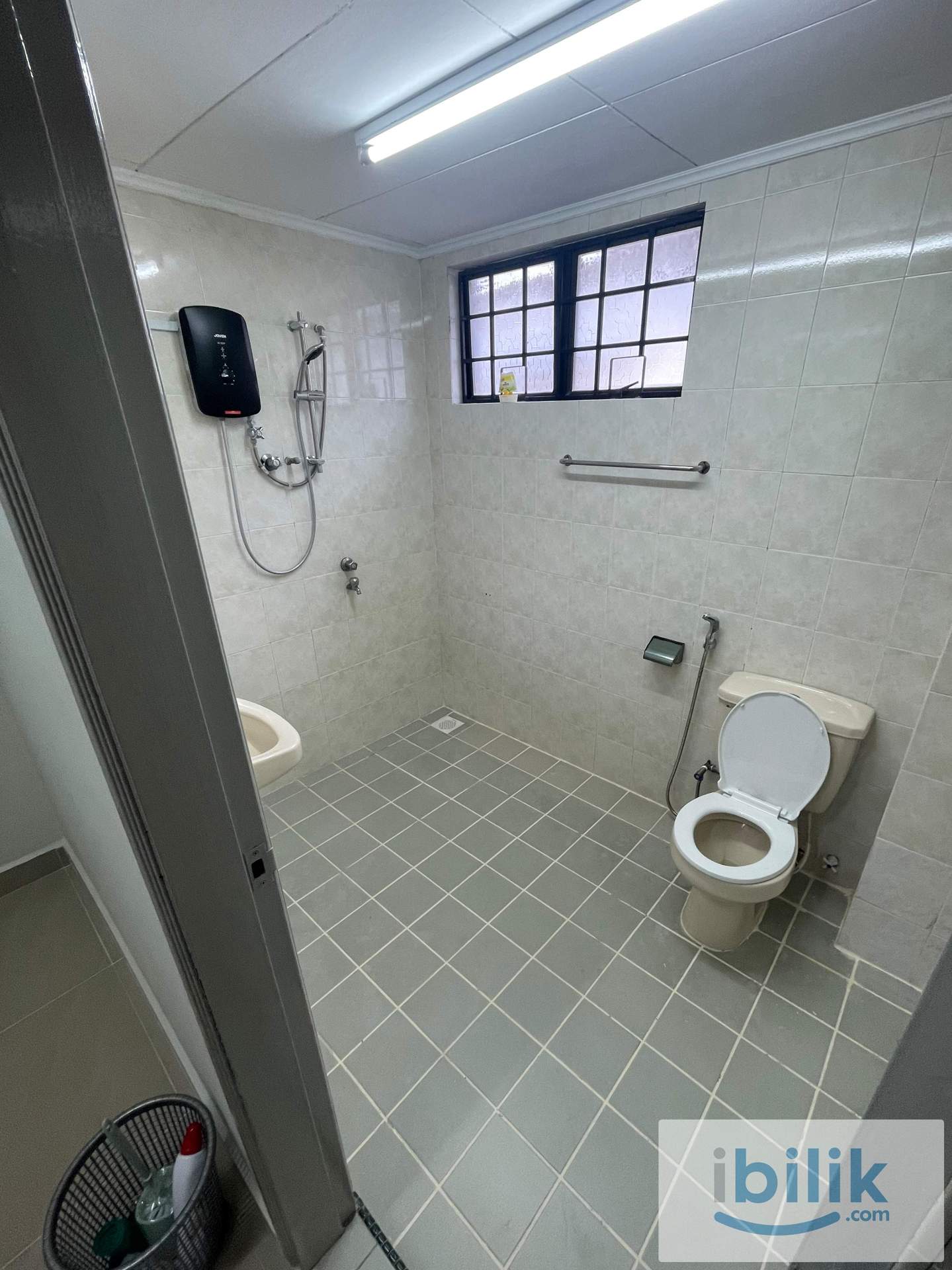 🏡 Spacious 3-Storey Terrace House | Near One Utama✨Petaling Jaya | Easy Access - Image 6