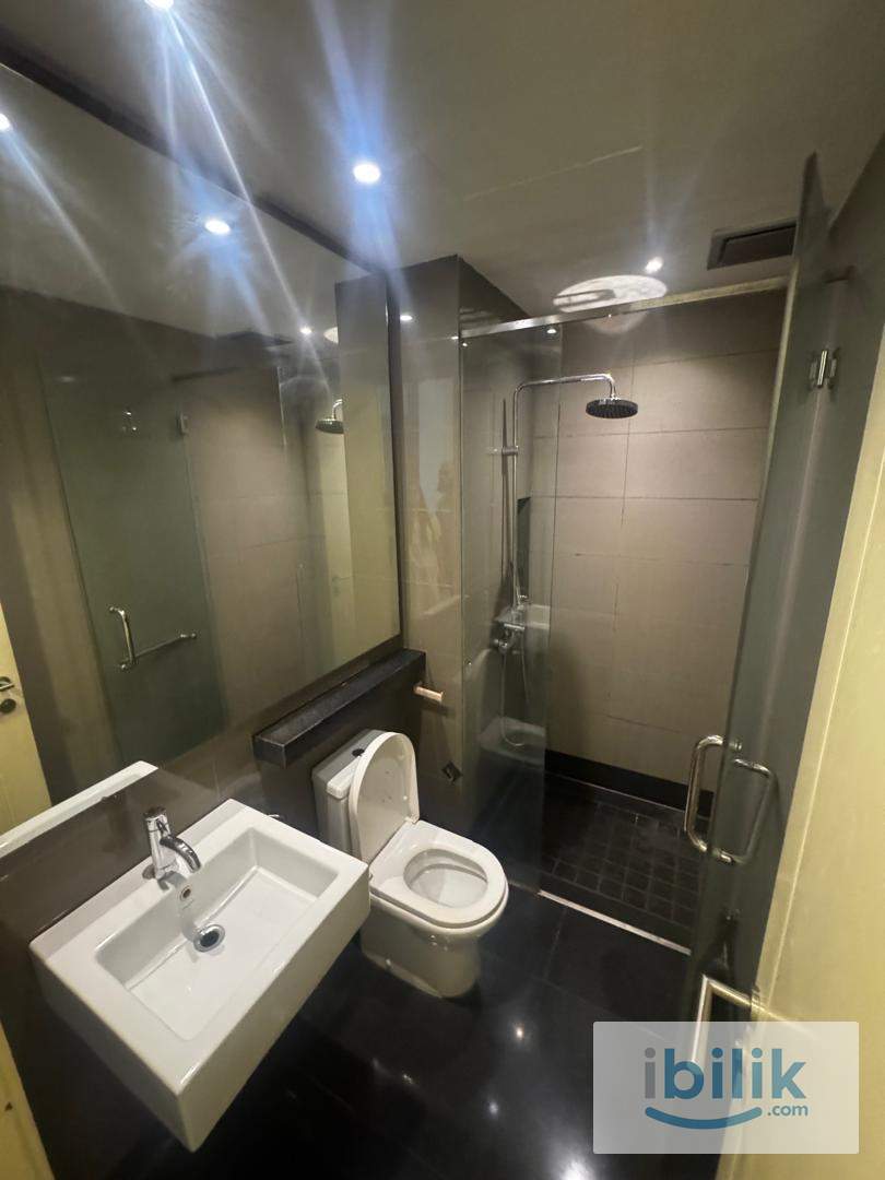 Middle room with private bathroom - Image 2
