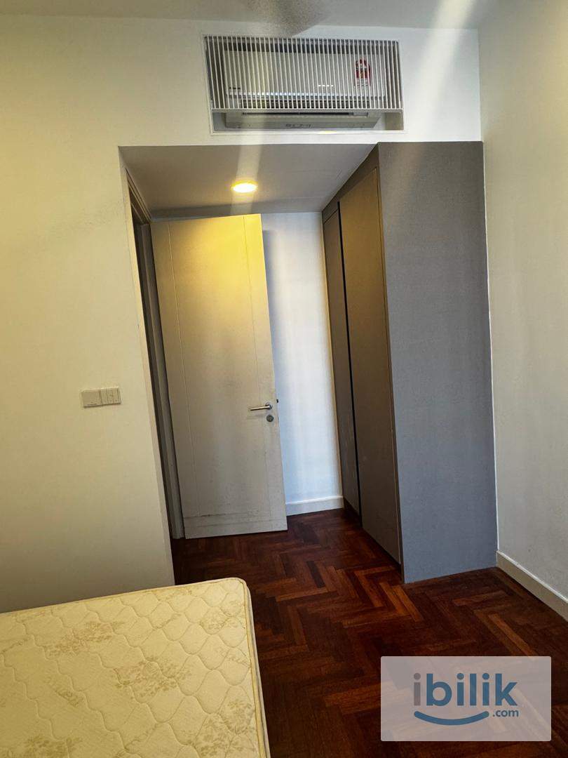 Middle room with private bathroom - Image 3