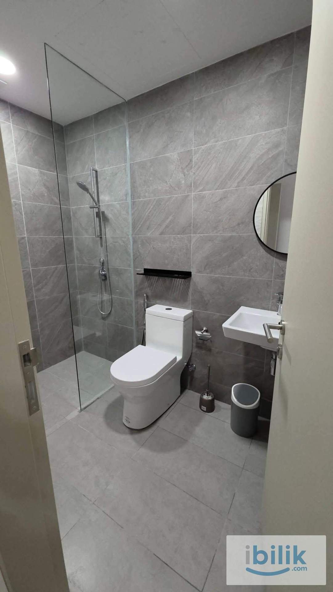 Intermediate Room - Image 2